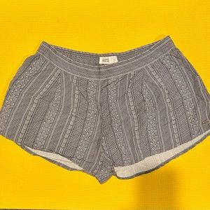 Carve design shorts! Super lightweight and cute w pockets